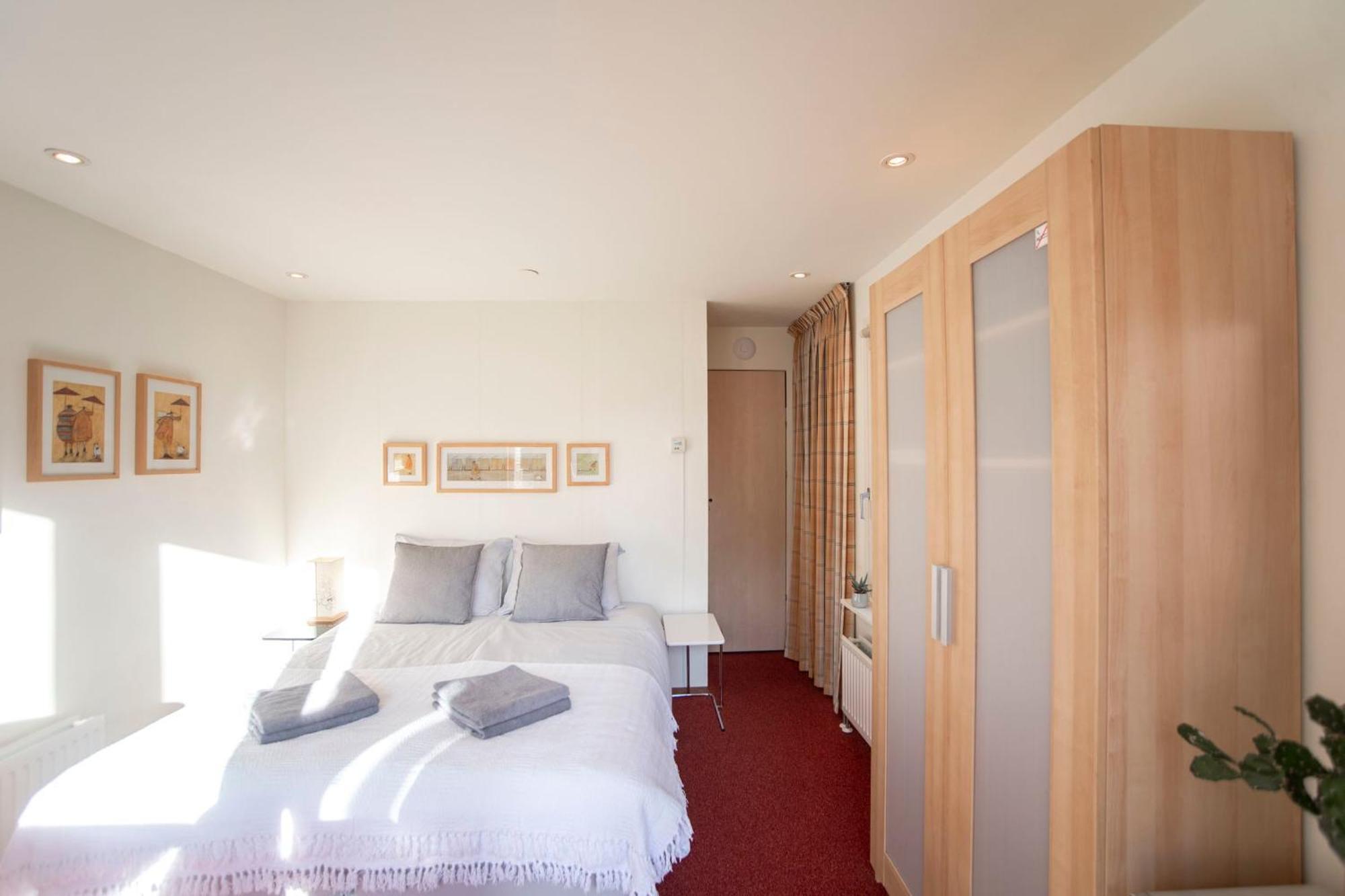 Studio 19 With Private Parking ซานด์โวร์ต ภายนอก รูปภาพ