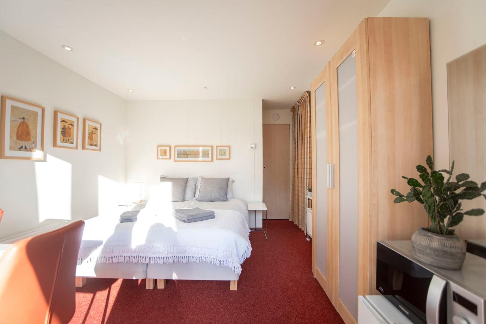Studio 19 With Private Parking ซานด์โวร์ต ภายนอก รูปภาพ
